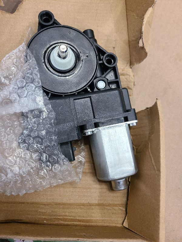 Photo 1 of 82450D3010 Front Left Driver Door Power Window Motor Compatible Replacement for Hyundai Tucson 2016-2018 with Auto Up and Down