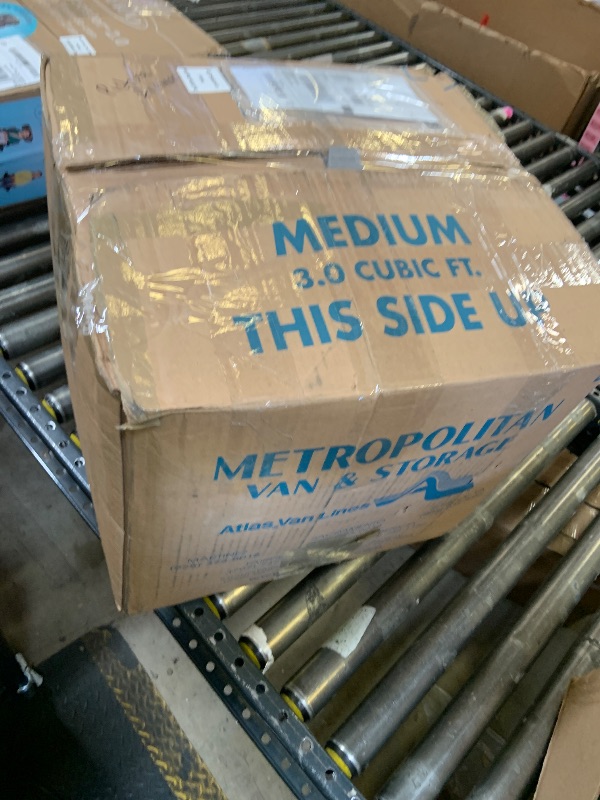 Photo 1 of Pillow and sheet set