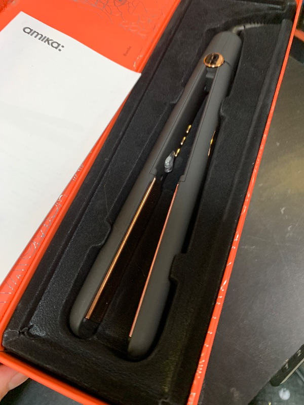 Photo 1 of amika The Confidante Moisture Maintenance Styler