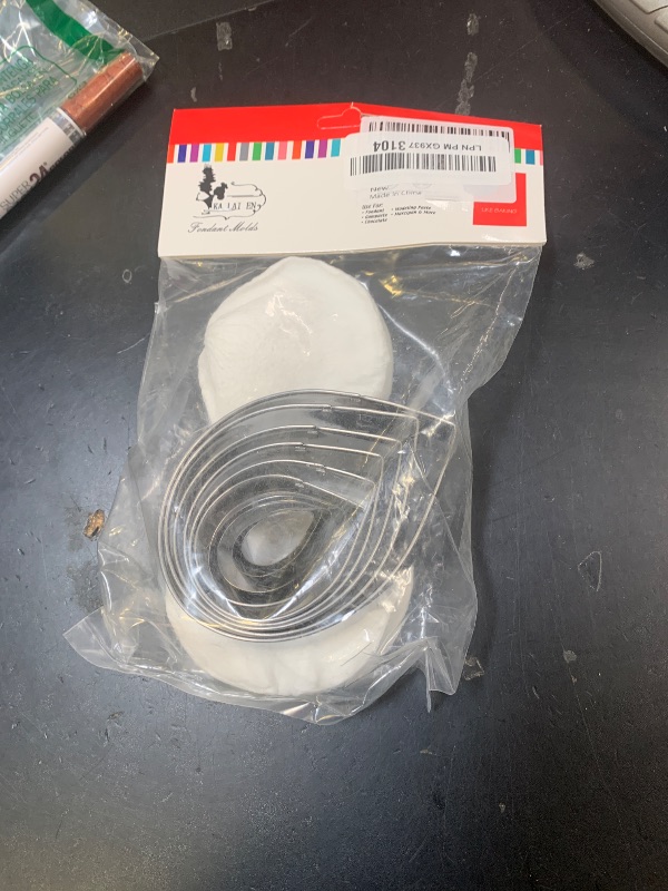 Photo 1 of 10 Pcs Austin Rose Cutter Set and 2 Pcs Rose Petals Shape Silicone Fondant Mold Veining Petal Sugar Flower Making Tool Cake Decorating Gumpaste Flowers Decor Kit