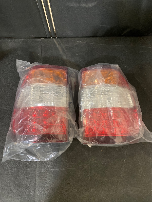 Photo 1 of For 1998-2007Toyota Land Cruiser Outer Taillights PC Taillight Assemblies Left Rear Outer Tail Light Rear Lamp Brake for 1998-2007Toyota Land Cruiser Tail lamp Assembly (Pair of Taillights)