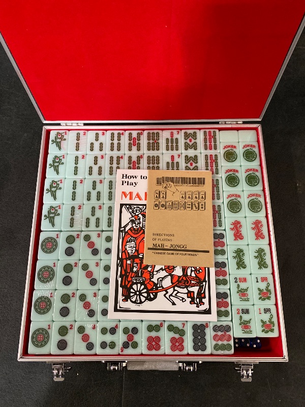 Photo 1 of American Mahjong Set 174 Acrylic Mahjong Tiles 1.6 "Large American Mahjong Game Set with Mahjong Gift Box