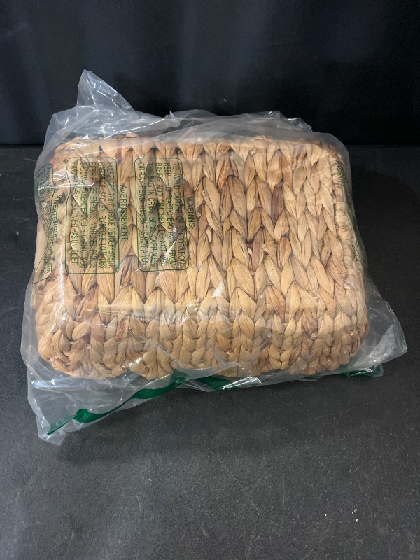 Photo 1 of Wicker Basket,Scalloped Basket with Wooden Handle,Hand-Woven Water Hyacinth Storage Baskets for Organizing,Shelves,Snack,2 Pack