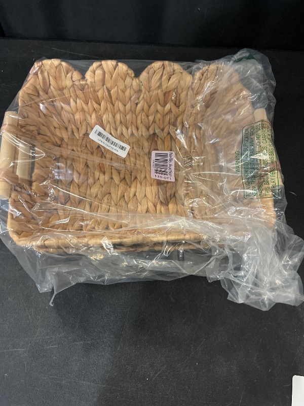 Photo 1 of Wicker Basket,Scalloped Basket with Wooden Handle,Hand-Woven Water Hyacinth Storage Baskets for Organizing,Shelves,Snack,2 Pack