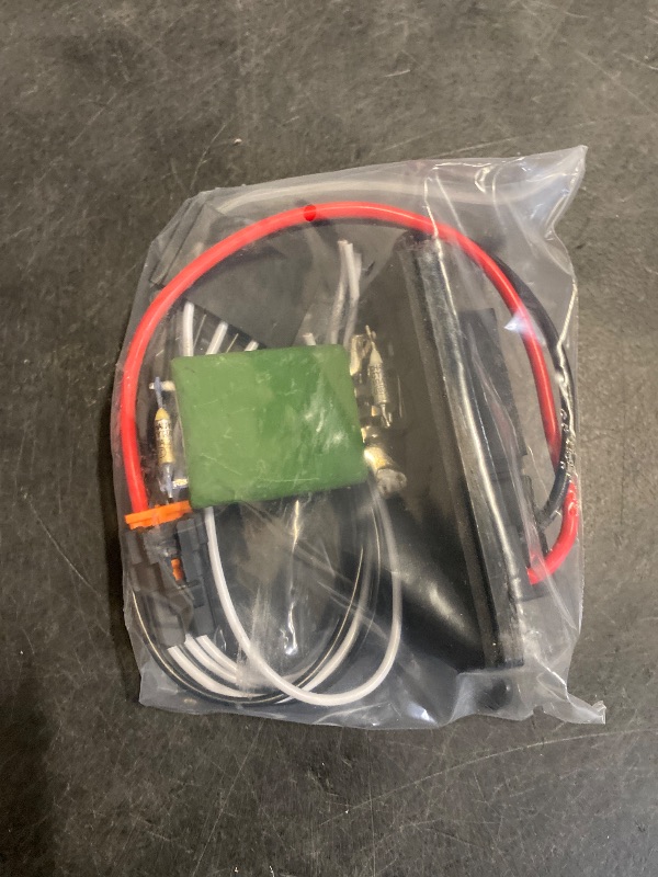 Photo 1 of 89019089 HVAC Blower Motor Resistor with Harness for GM-C Sierra 1500 2500 Ch-Evy Silverado 1500 2500 973-004 (2 Holes Mounting Flange and 7 Pins)