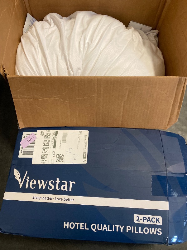 Photo 1 of viewstar Pillows Queen Size Set of 2, Hotel Quality, Down Alternative Gusseted Bed Pillows for Side, Back, or Stomach Sleepers, White