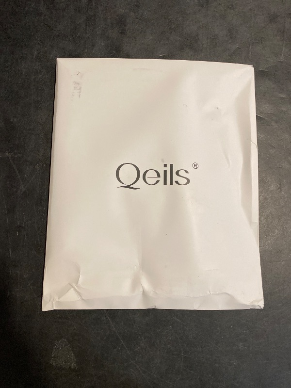 Photo 1 of Qeils Washable Pee Pads for Dogs, 2 Pack Super Absorbent Reusable Puppy Pads with Green Long Wool for Potty Training, Floor, Couch, Bed, and Crate,18"x 24"