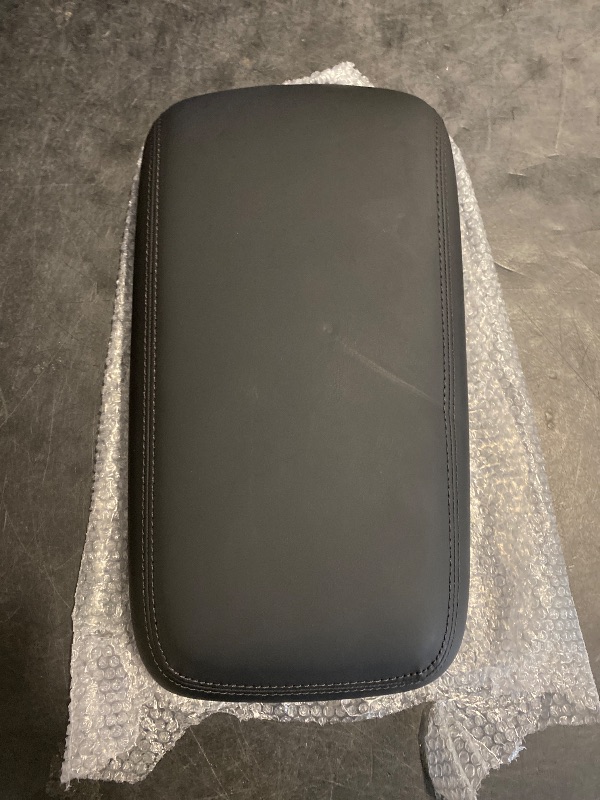 Photo 1 of UMISHI Center Console Armrest Cover Lid Kit Replacement for 2011-2021 Dodge Charger, Chrysler 300 Replaces OE# 1VT06DX9AH,1VT06DX9AG,1VT06DX9AF,1VT06DX9AE (Black)