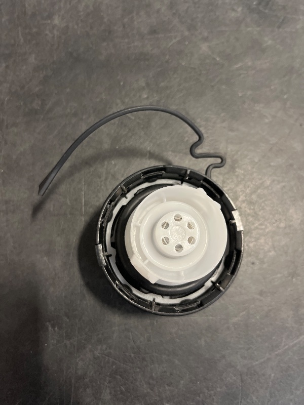 Photo 1 of Fuel Tank Cap 7730033070 Gas Cap Compatible with Toyota Highlander Prius Sequoia Sienna Solara Tundra Lexus ES300 ES330 GS350 GS430 GX470 RX330 Replaces 77300-33070