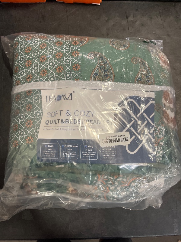 Photo 1 of LEAONME 3 Pieces California King Size Quilt Set Olive Green Oversized 120x120 Inch Bedspread Coverlet Lightweight Microfiber Paisley Bed Cover for All Seasons (1 Quilt, 2 Pillow Shams)