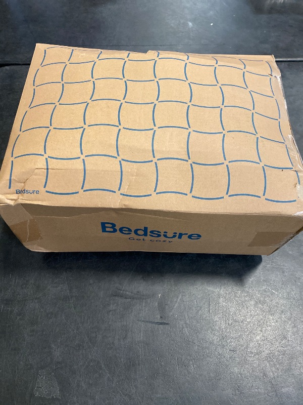 Photo 1 of Bedsure Comforter Duvet Insert - Quilted Comforters King Size, All Season Duvet, Down Alternative Bedding, with 8 Tabs, Gifts for Women/Men, White, King 90 x 102 Inches