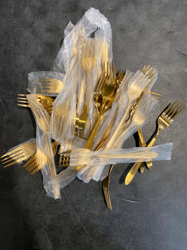 Photo 1 of Nuenen 100 Pieces Stainless Steel forks and knives Dinner Flatware Set Tableware Cutlery for Butter Kitchen Restaurant, Dishwasher Safe(Gold,8.4 Inches, 7.1 Inches)