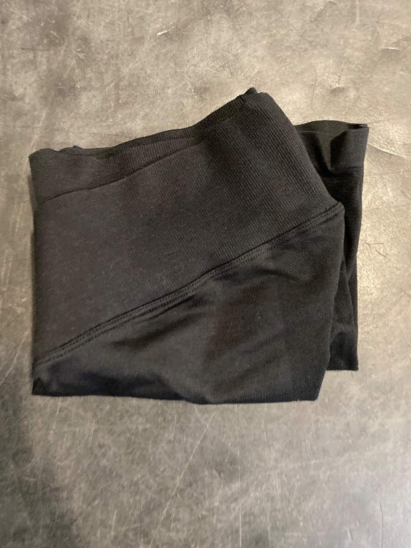 Photo 1 of (XL) YEOREO Women Scrunch Butt Lifting Workout Gym Shorts 5" V Cross Waist Squat Proof Shorts Black XL