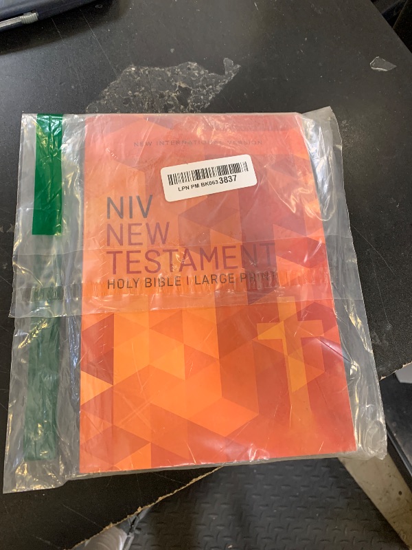 Photo 1 of NIV, Outreach New Testament, Large Print, Paperback