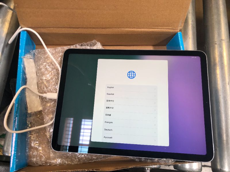 Photo 1 of Apple iPad Air 2020 (10.9-inch, Wi-Fi, 64GB) - Space Gray (Renewed)
