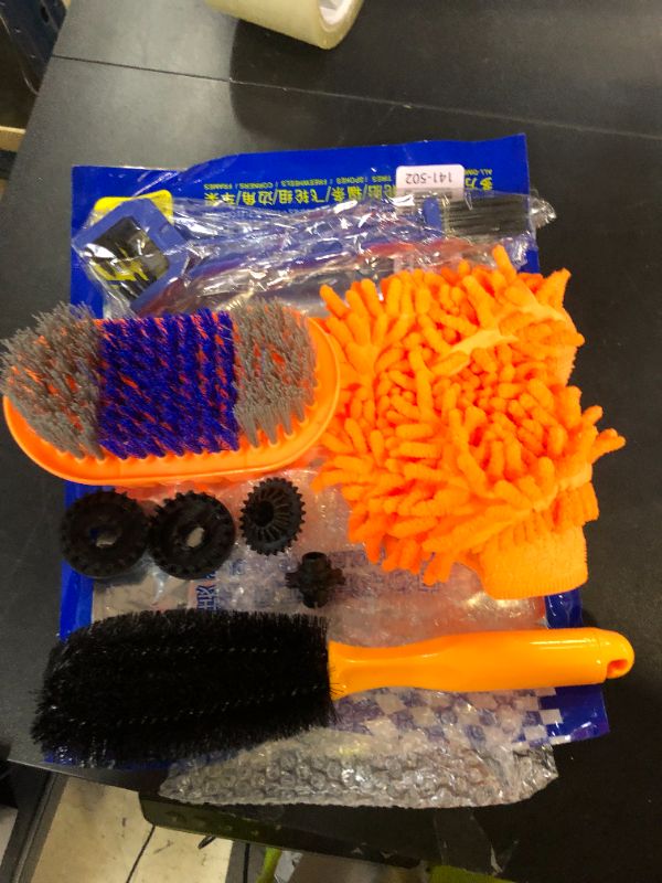 Photo 1 of MISSING SOME PCS / SOLD FOR PARTS   *** QeeHeng 10pcs Bike Cleaning Kit, Bicycle Clean Brush Tool Including Chain Cleaner for Cycling,Bike Chain Cleaner Brush Suitable fo Mountain/Dirt/MT/Road/BMX Bike