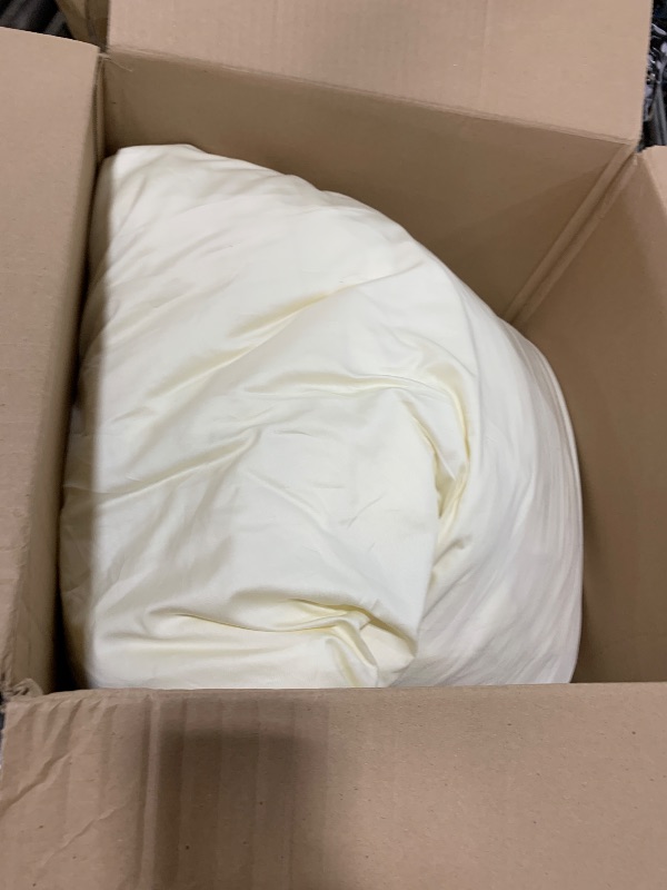 Photo 1 of LilySilk All Season Silk Comforter/Duvet/Quilt, 100% Silk Floss Filling with 100% Cotton Cover King(104x92 Inch,Silk Weight:2.0kg)