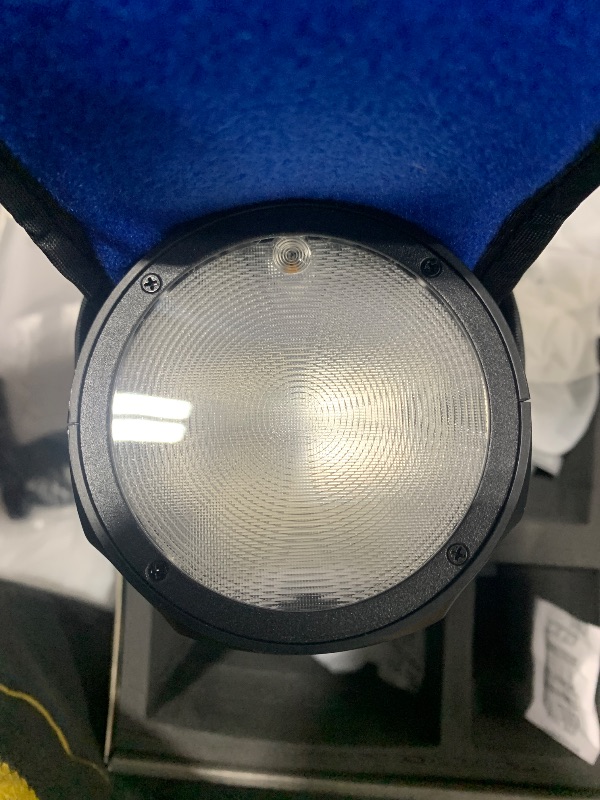 Photo 1 of NEEWER Z2-F 2.4G TTL Round Head Camera Flash Speedlite Compatible with Fujifilm, 76Ws 1/8000s HSS Flash Upgraded UI, 2 Modeling Lamps TTL/M Quick TCM Switch 7.2V/3000mAh Battery 600 Full Power Flash