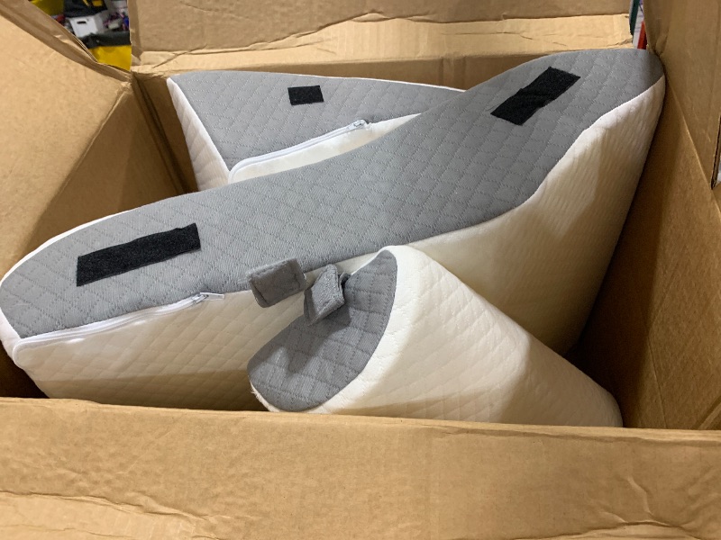 Photo 1 of wedge pillow 
