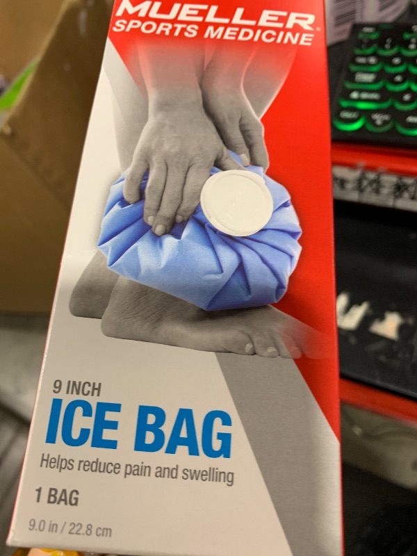Photo 1 of MUELLER Sports Medicine Reusable Ice Pack, Cold Bag for Injuries and Pain Relief, Cold Therapy, Blue, 9 Inch Bag