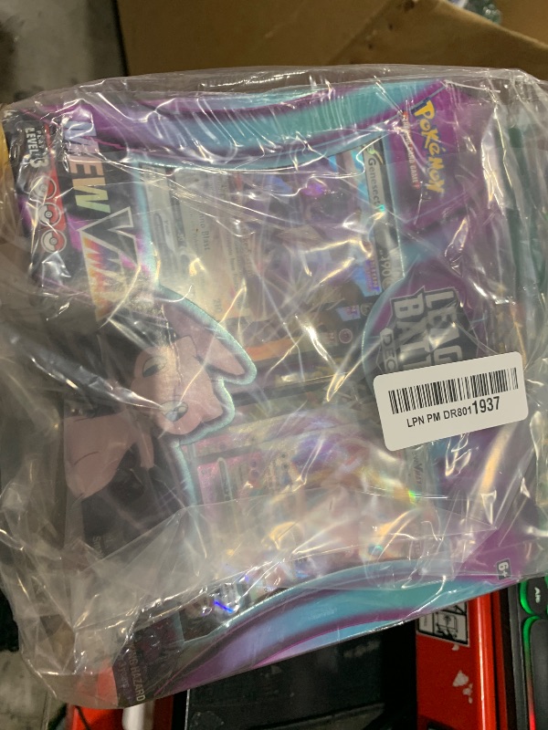 Photo 1 of Pokemon TCG: Mew VMAX League Battle Deck