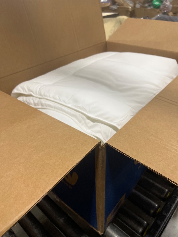 Photo 1 of UGG Danielle Comforter Duvet Insert Cooling Lightweight Down Alternative Hypoallergenic Washable Quilted Fluffy Comforter Blanket Corner Tabs for Duvet Cover, King/California King, Bright White