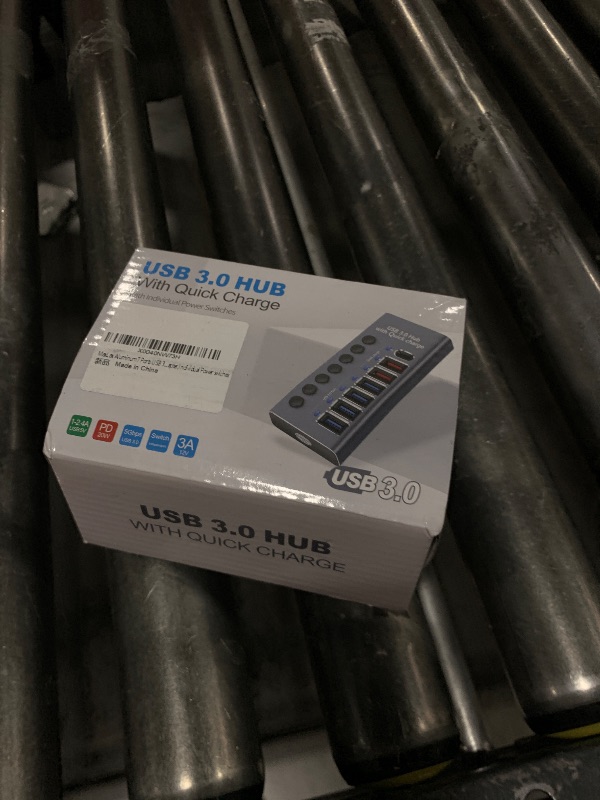 Photo 1 of MaxLax Aluminum 7 Ports USB 3.0 hub with Charging Function, 36W (12V/3A) Power Adapter,Individual Power swiches