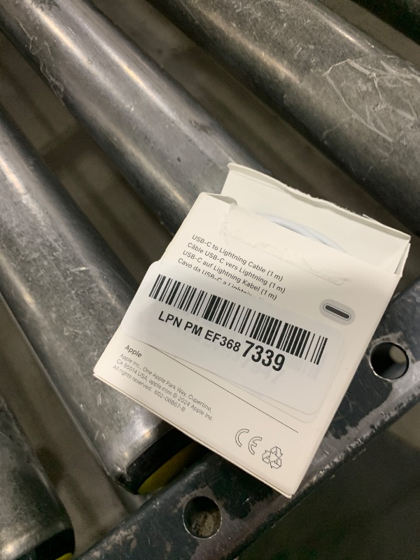 Photo 1 of Apple USB-C to Lightning Cable (1 m) ???????