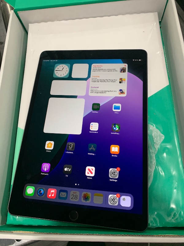 Photo 1 of 2019 Apple iPad Air (10.5-inch, WiFi, 256GB) - Space Gray (Renewed Premium)