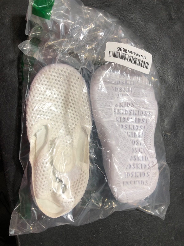 Photo 1 of LeIsfIt Toddler Sandals Boys Girls Wide Sandals Kids Water Sandal Shoes Lightweight Barefoot Summer Shoes for Beach Swim White 6 Toddler