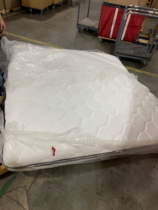 Photo 1 of FDW 12 inch Gel Memory Foam Mattress Medium Firm Mattresses for Cool Sleep Relieving Pressure Relief Fiberglass Free CertiPUR-US Certified Mattress in a Box (King)