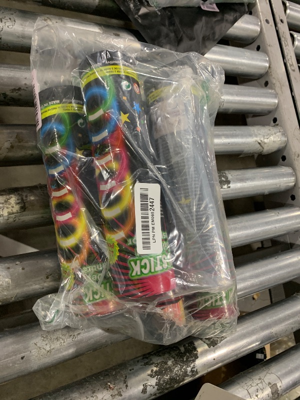 Photo 1 of TURNMEON 500 Pack Ultra Bright Glow Sticks Bulk Party Pack Glow In The Dark Party Supplies Glow Sticks Necklaces Bracelets with Connectors 8" Glow stick Light Up Toy Birthday Wedding Pool Halloween