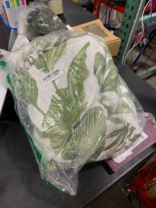 Photo 1 of HORIMOTE HOME Tropical Plants Quilt Set Twin Size 2 Pieces, Green Palm Leaves Rainforest Style Fine Printed Reversible Bedspreads Bedding Sets, Soft and Lightweight Bed Coverlet for All Season