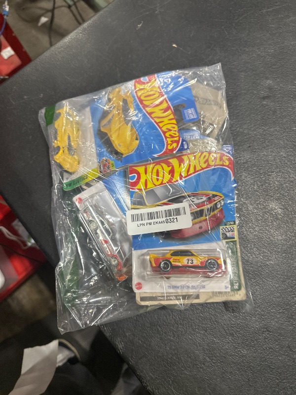 Photo 1 of Hot Wheels Super Car Exotics Madness 5 Pack Random Diecast Bundle Set with Various Lambos, Lotus, Porsches, Mclarens, Paganis and More