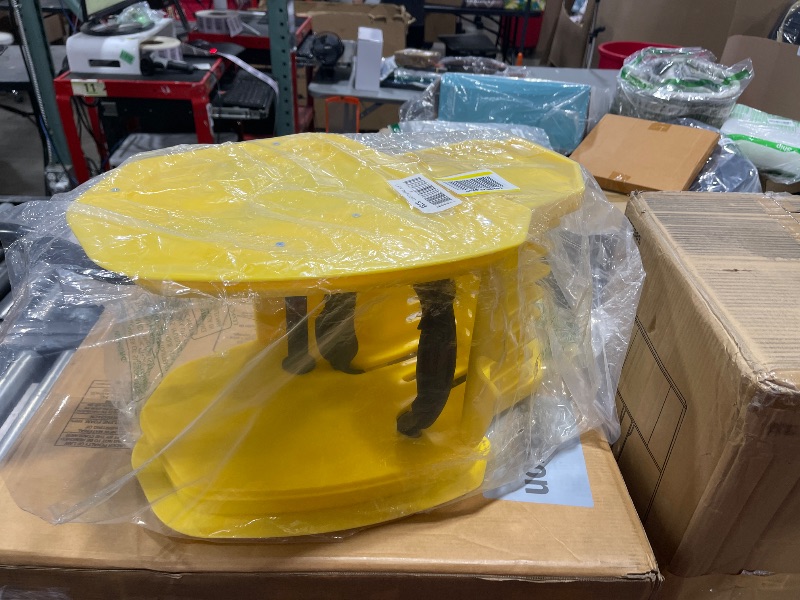 Photo 1 of Rubbermaid Commercial Down Press Wringer for WaveBrake Buckets, 16-32 oz Capacity, Yellow, Heavy Duty Mopping/Cleaning for Professional/Janitorial Use    top half only