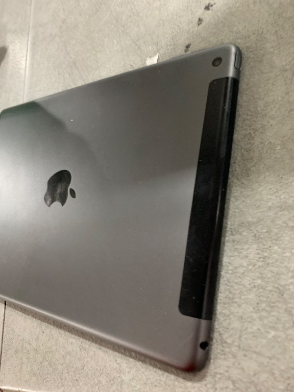 Photo 1 of 2019 Apple iPad Air (10.5-inch, WiFi, 256GB) - Space Gray (Renewed Premium)