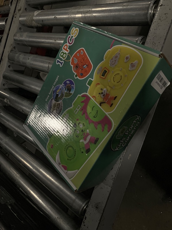 Photo 1 of 18Pcs Kids Toy Camera Set, 3 Color 6 Animal Patterns Viewfinder Camera Bulk for Goodie Bags Fillers Stuffers Return Gifts for Kids Toddlers Birthday Party Favors Age 1-3 3-5 Years Pretend Play Props