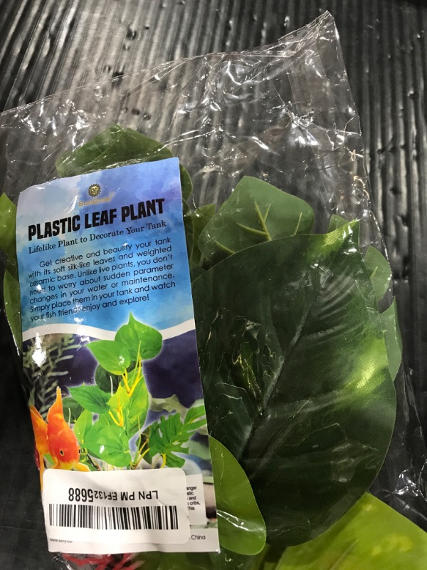 Photo 1 of SunGrow 6" Realistic Aquarium Plant, Plastic Plant for Betta Fish Tank, Betta Tank Decoration, Hiding Spot, Small Aquarium Plant, Reptile Terrarium Enclosure Accessories, Amphibian Habitat Decor