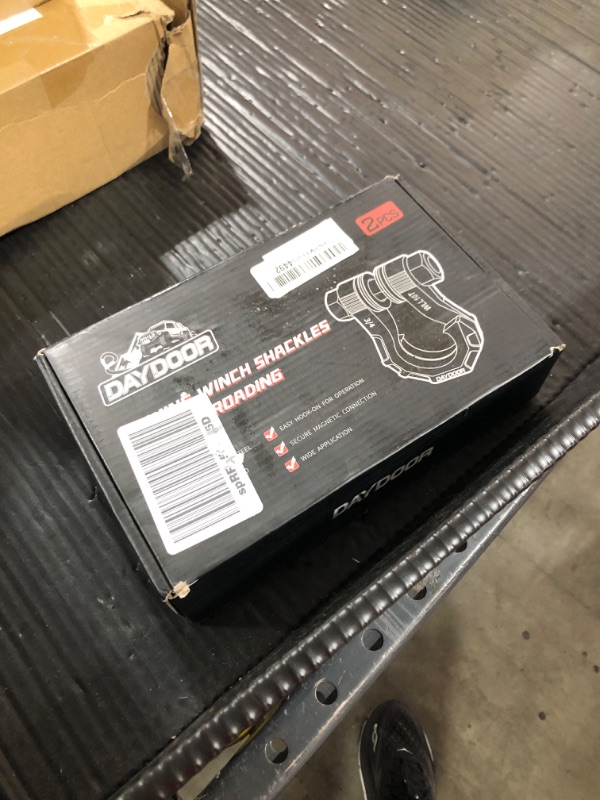 Photo 1 of DAYDOOR 3/4" D Ring Shackles, Heavy Duty D Ring Shackles with 7/8 Pin for Towing & Off-Road Use, 45,000 Lbs Break Strength for Use with Tow Strap for Vehicle Recovery (Red)