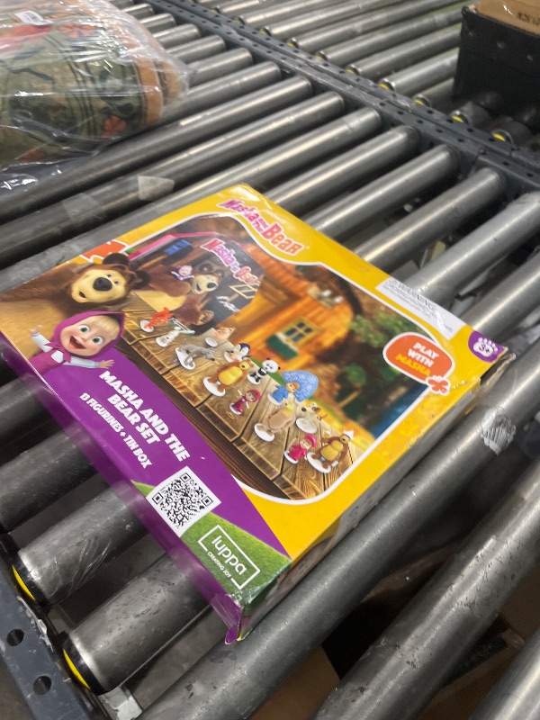 Photo 1 of LUPPA Masha and The Bear Toys Playset: 13 Figures with Tin Box of The Bear´s House I Masha and The Bear I Figures and Dolls of TV Programs I Toys for Girls