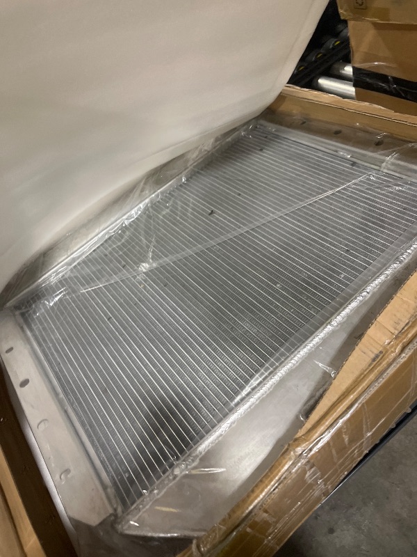 Photo 1 of BDFHYK 3ROW-44MM CU433 Aluminum Radiator Compatible with for Ford 1968-1979 Bronco/1968-1979 F-100/1975-1979 F-150/1968-1979 F-250/1975-1979 F-350/1976 F-500