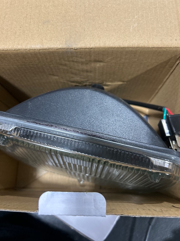 Photo 1 of PEAK H6054 Sealed Beam 6000K LED Headlight