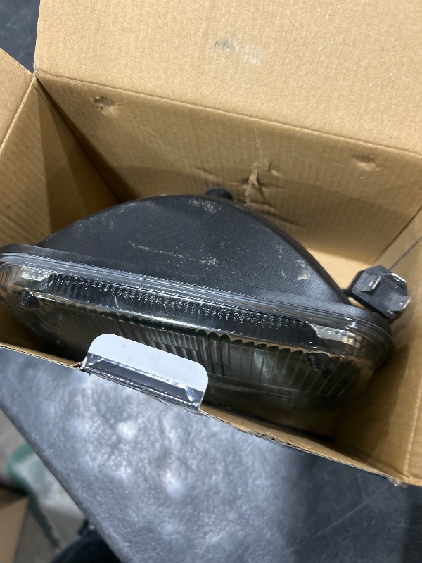 Photo 1 of PEAK H6054 Sealed Beam 6000K LED Headlight
