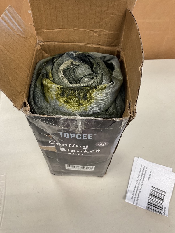 Photo 2 of Topcee Cooling Blankets for Hot Sleepers,Arc-Chill Q-Max >0.5 Cool Fiber,100% Oeko-Tex Certified,Twin Size Lightweight Summer Cool Blanket for Travel/Outdoor Ultra Cold Breathable,60''x80''