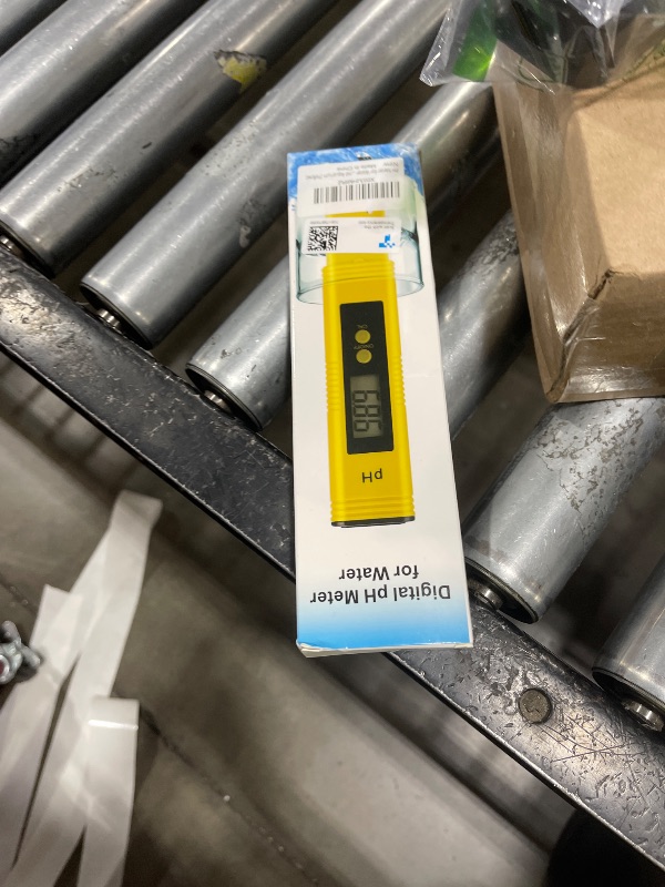 Photo 1 of PH Meter for Water Hydroponics Digital PH Tester Pen 0.01 High Accuracy Pocket Size with 0-14 PH Measurement Range for Household Drinking, Pool and Aquarium