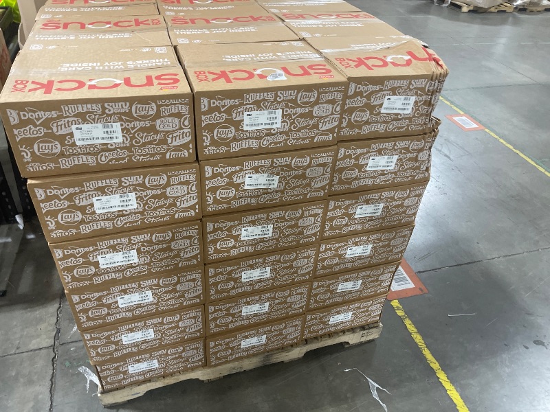 Photo 1 of Frito Lay Flamin' Hot Mix, Variety Pack (Pack of 40), Packaging May Vary   entire pallet 64 boxes 