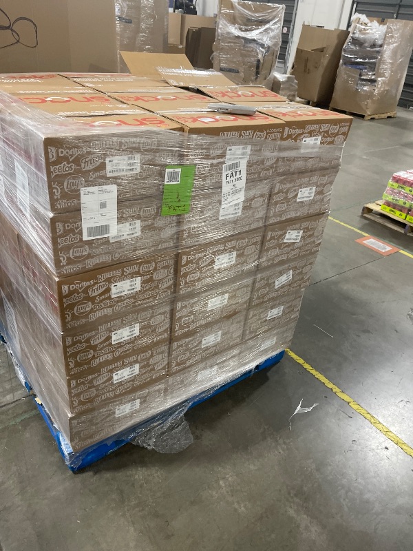 Photo 1 of Frito Lay Flamin' Hot Mix, Variety Pack (Pack of 40), Packaging May Vary entire pallet 54 boxes