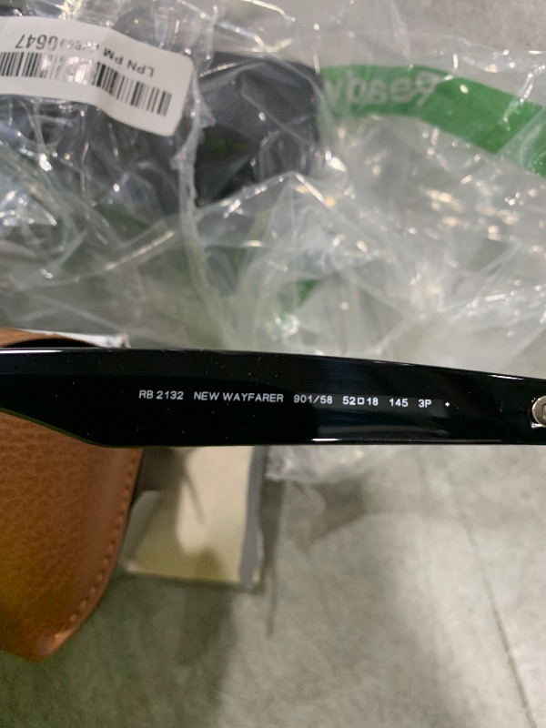 Photo 1 of Ray-Ban New Wayfarer RB2132 2132 901/58 Black RayBan Polarized Sunglasses 52mm