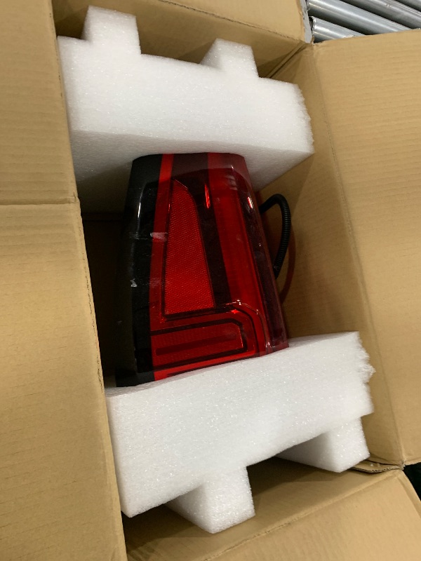 Photo 1 of Lochnchn LED Tail Light Assembly Compatible with 2019-2024 GMC Sierra 1500/2500HD/3500HD,Right Passenger Side Taillights Rear Lamp with Signature Brake Light Replace# 84565922 GM2801310