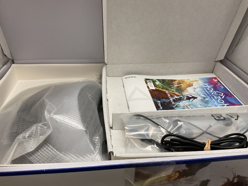 Photo 1 of PlayStation VR2 Horizon Call of The Mountain™ Bundle (PSVR2)